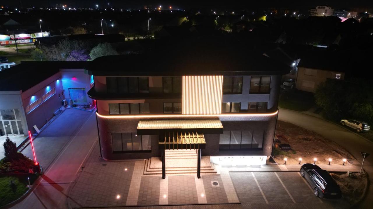 Hotel Gracian Sremska Mitrovica Exterior foto