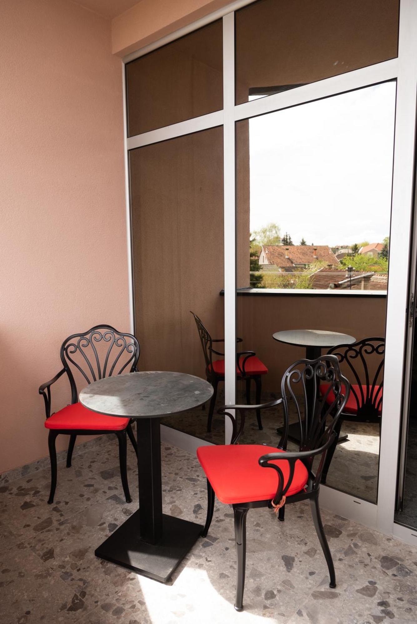 Hotel Gracian Sremska Mitrovica Exterior foto